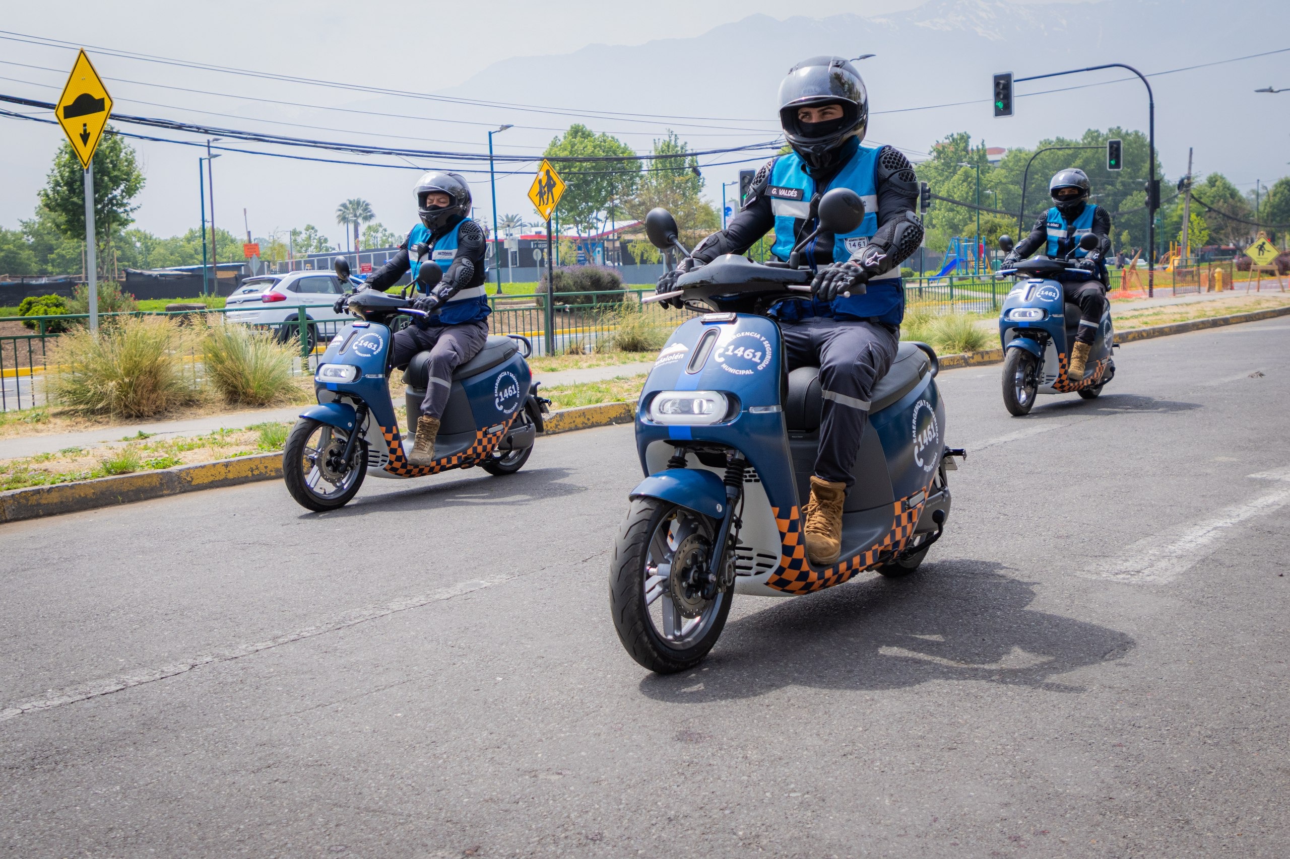 Peñalolén se blinda contra los turbazos: Alcalde Concha estrena flota de motos eléctricas y retenes móviles