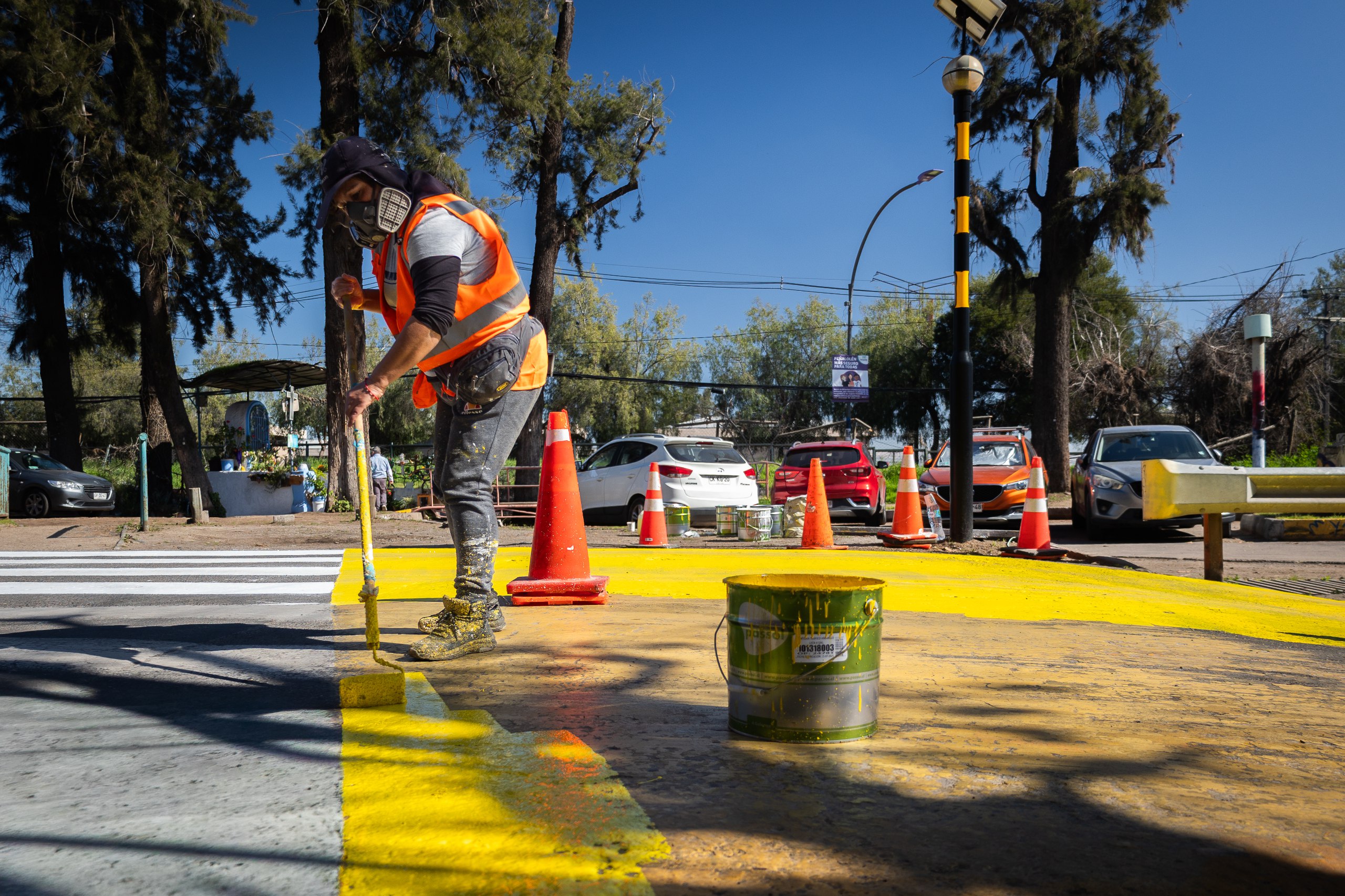 Histórico avance en Peñalolén: Aprueban millonaria inversión para pavimentar Av. Las Parcelas y renovar luminarias en La Faena